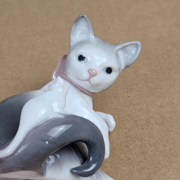 Lladro Cat And Mouse Porcelain Figurine Handmade in Spain Pink Bow Decor Gray - Picture 6 of 9